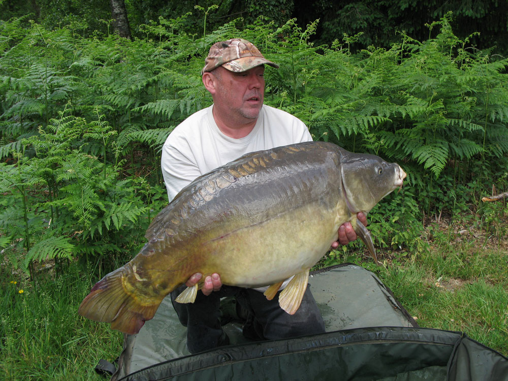 dave with enormous carp